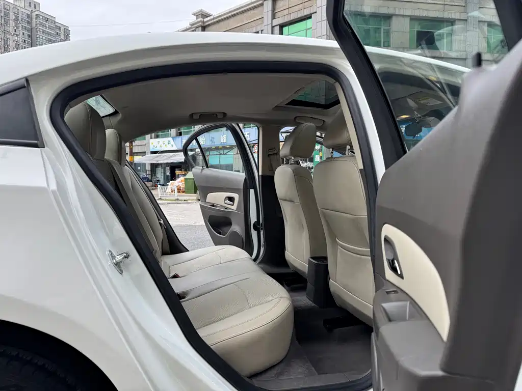Chevrolet Cruze — миниатюра 14