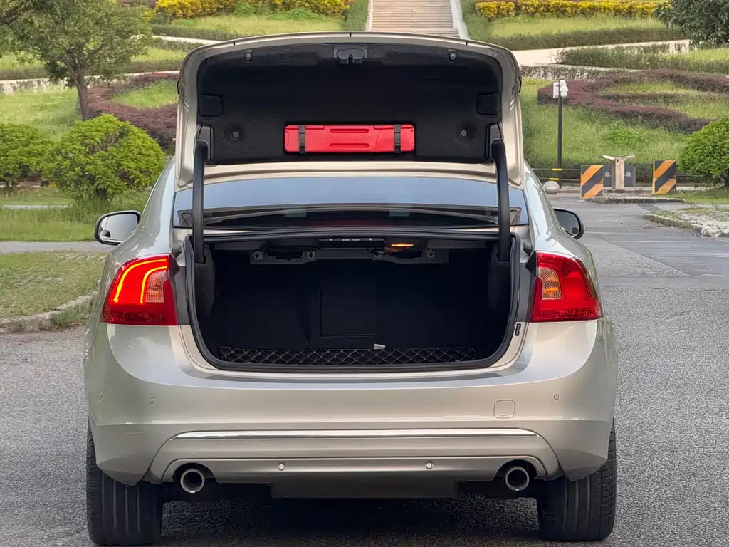 Volvo S60 — миниатюра 23