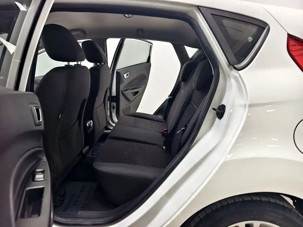 Ford Fiesta — миниатюра 12