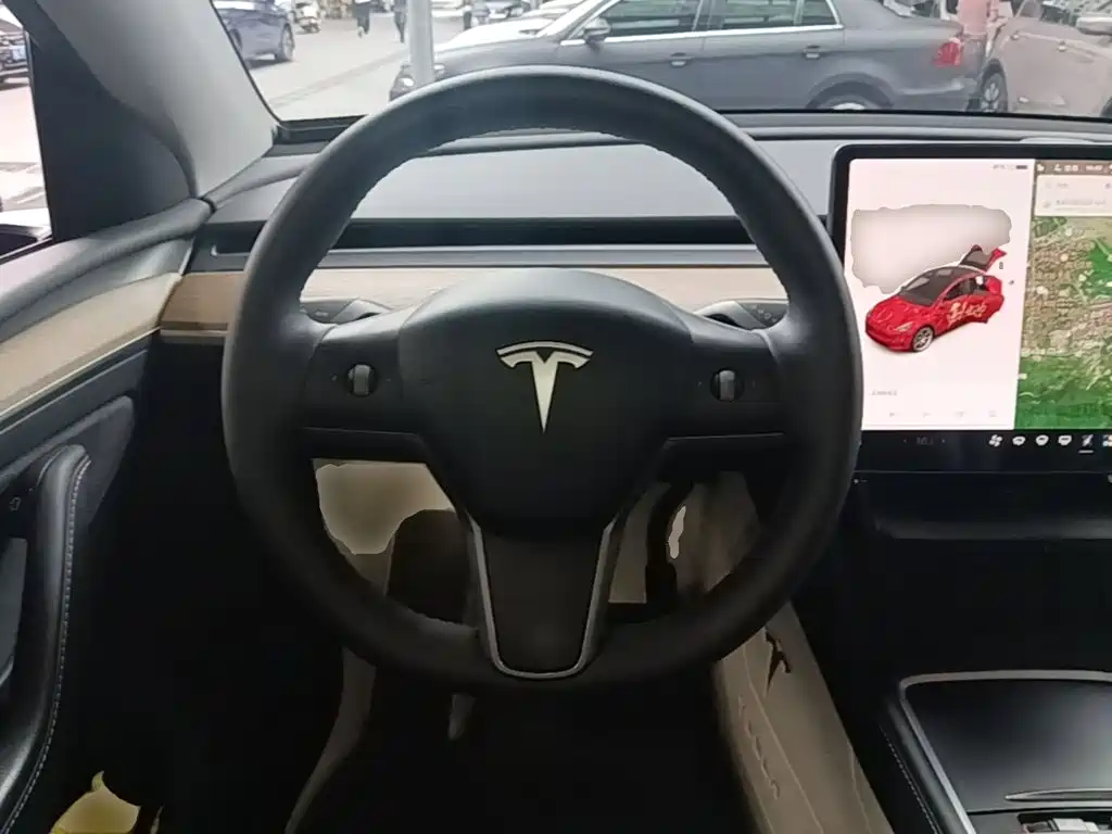 Tesla Model Y — миниатюра 11