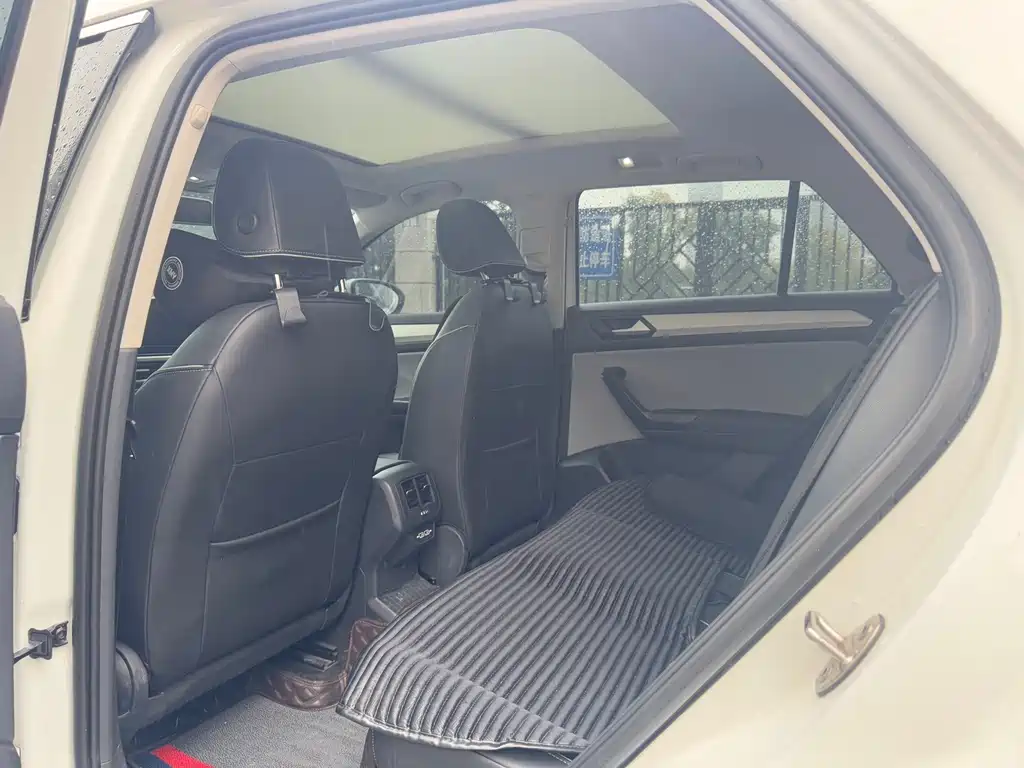 Volkswagen T-Roc — миниатюра 6