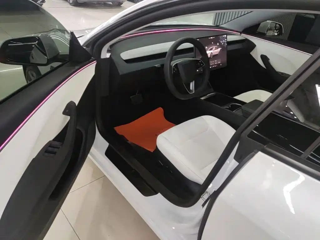 Tesla Model 3 — миниатюра 16
