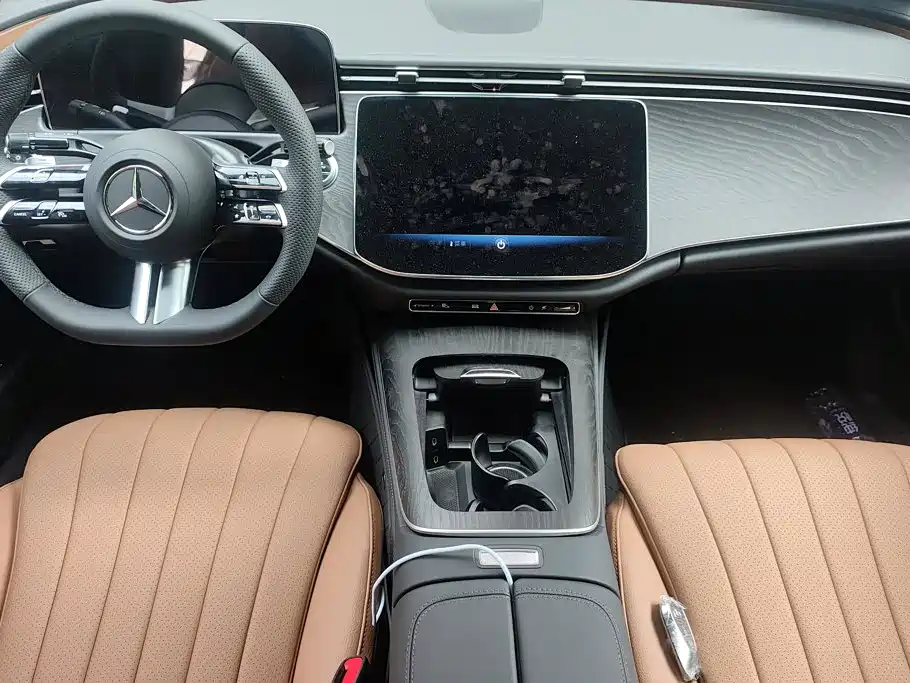 Mercedes-Benz E-Class — миниатюра 16