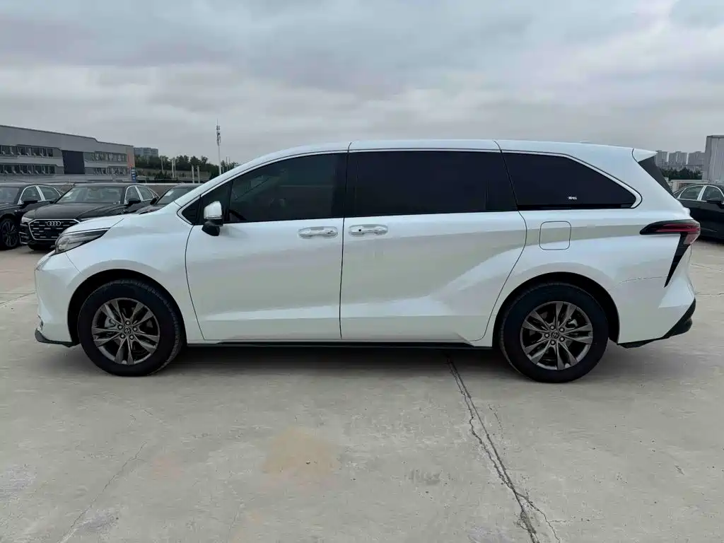 Toyota Sienna — миниатюра 4