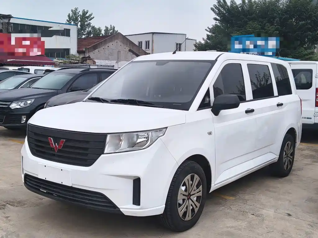 Wuling Hongguang PLUS