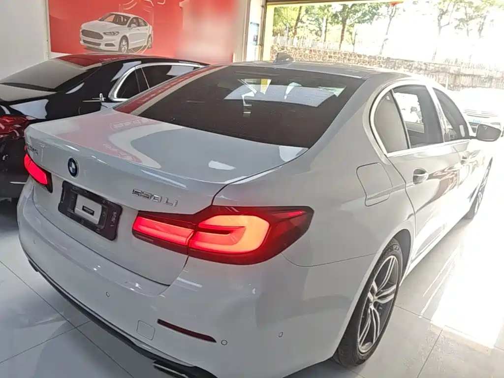BMW 5 Series — миниатюра 7