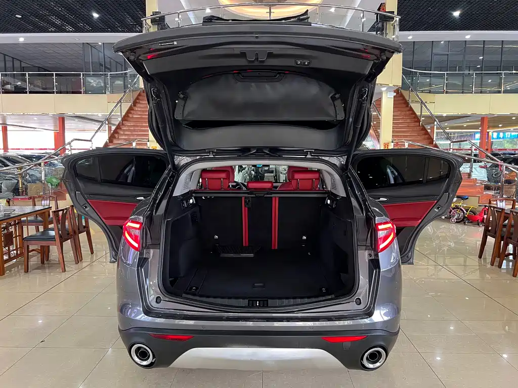 Alfa Romeo Stelvio — миниатюра 7