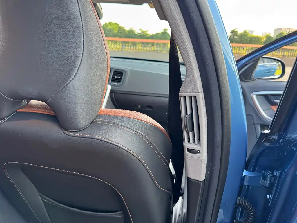 Volvo V60 — миниатюра 22