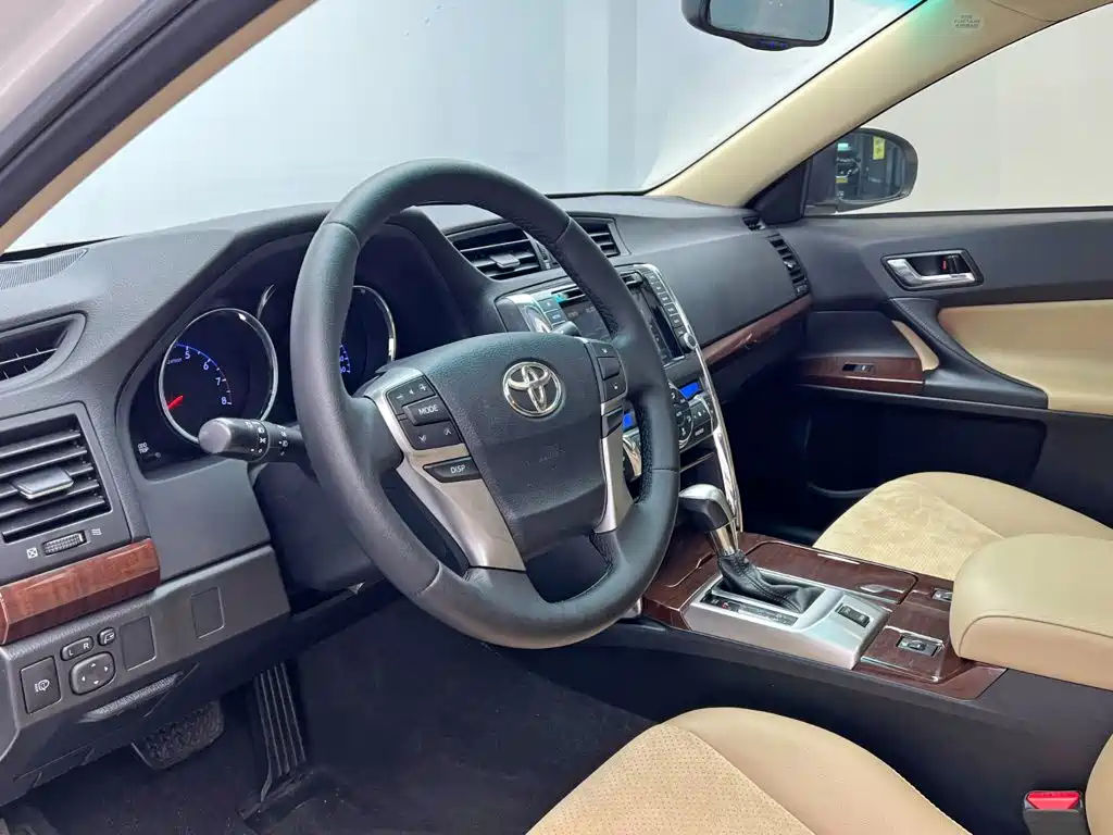 Toyota Reiz — миниатюра 12