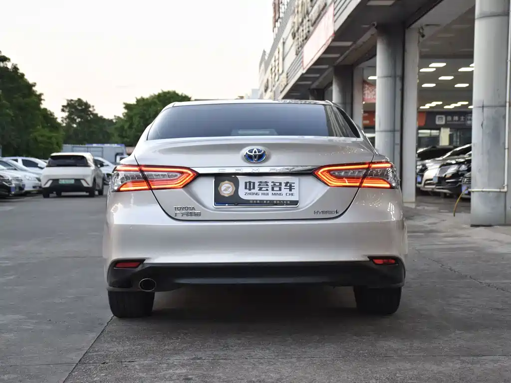 Toyota Camry — миниатюра 20