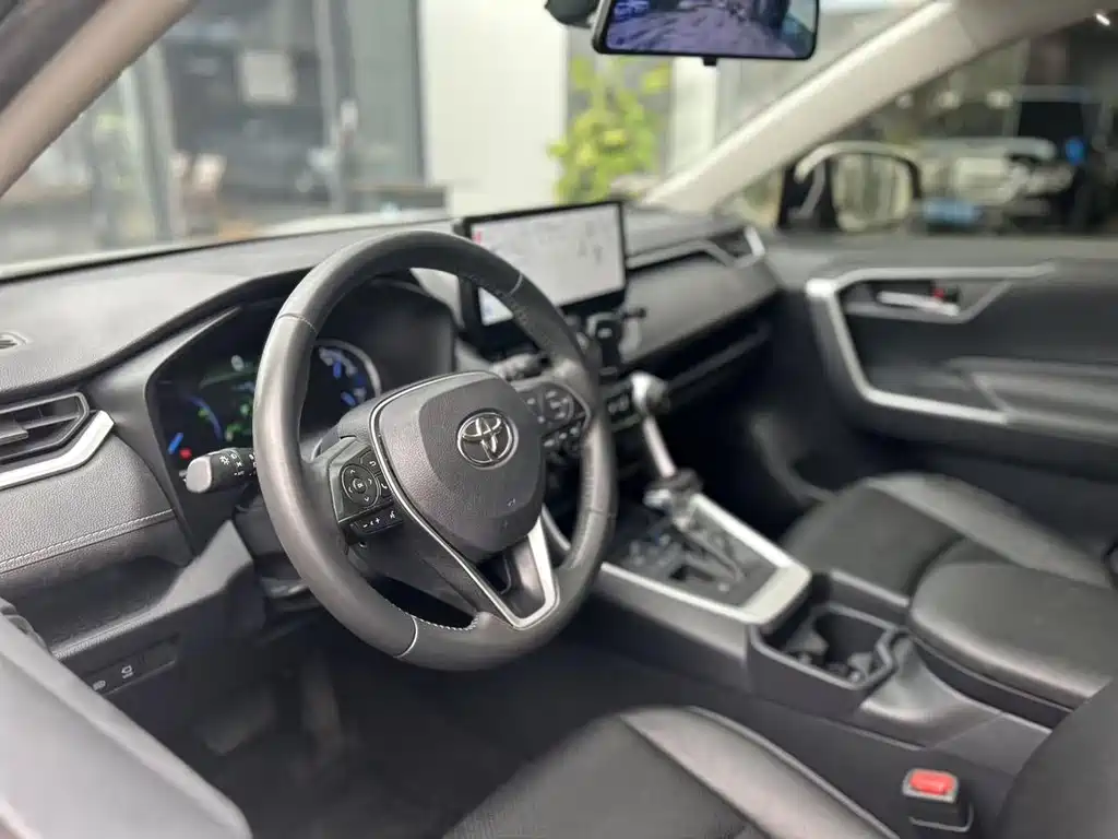 Toyota RAV4 — миниатюра 9