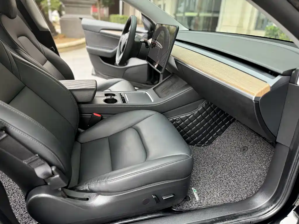 Tesla Model 3 - фото 5