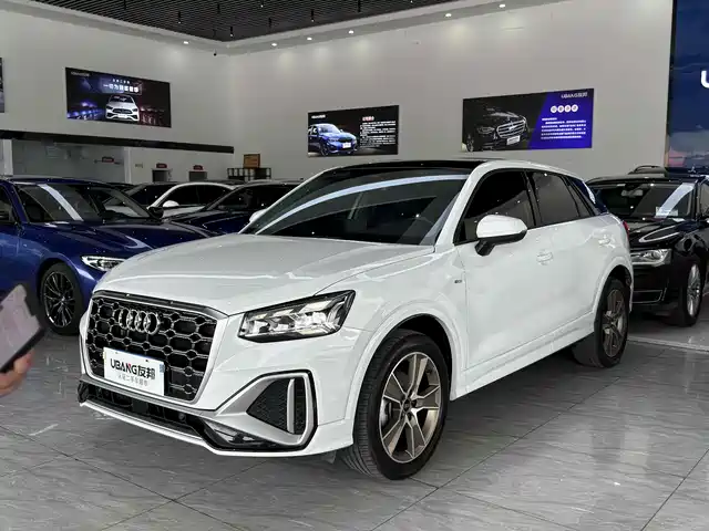 AUDI  Q2L