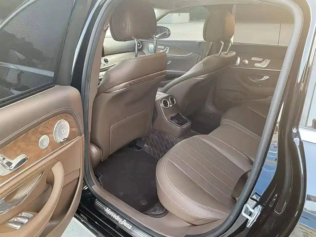 Mercedes-Benz E-Class — миниатюра 5