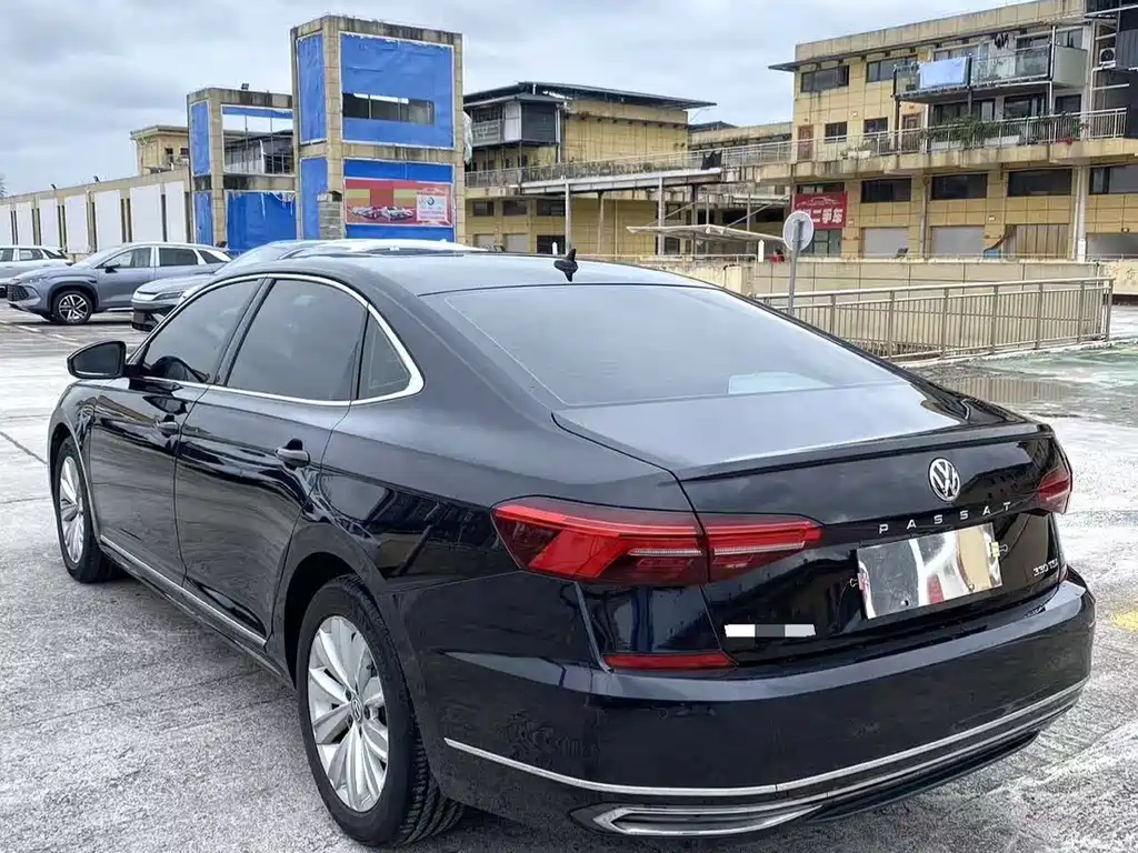 VOLKSWAGEN PASSAT