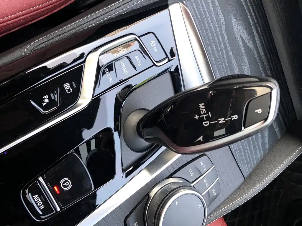BMW 5 Series New Energy — миниатюра 13