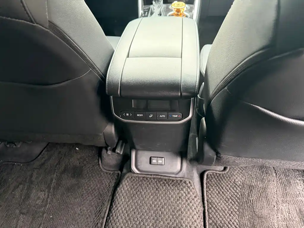 Toyota Crown Kluger — миниатюра 7