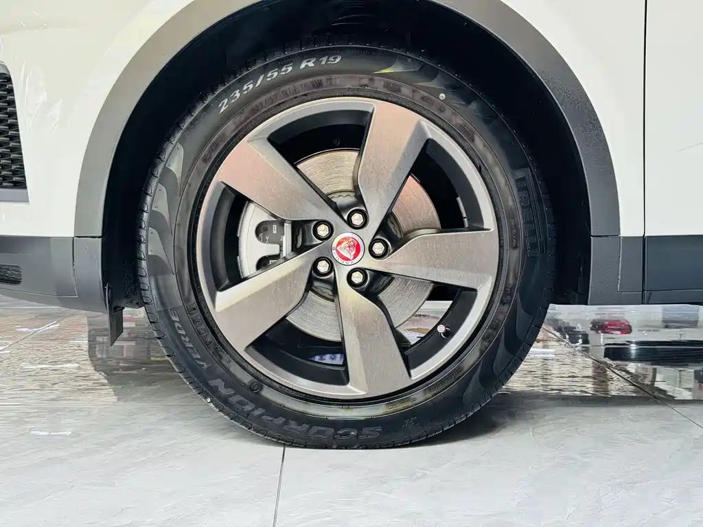 Jaguar E-PACE — миниатюра 8