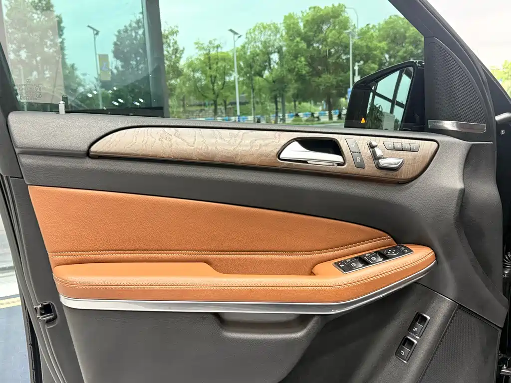 Mercedes-Benz GLS — миниатюра 7