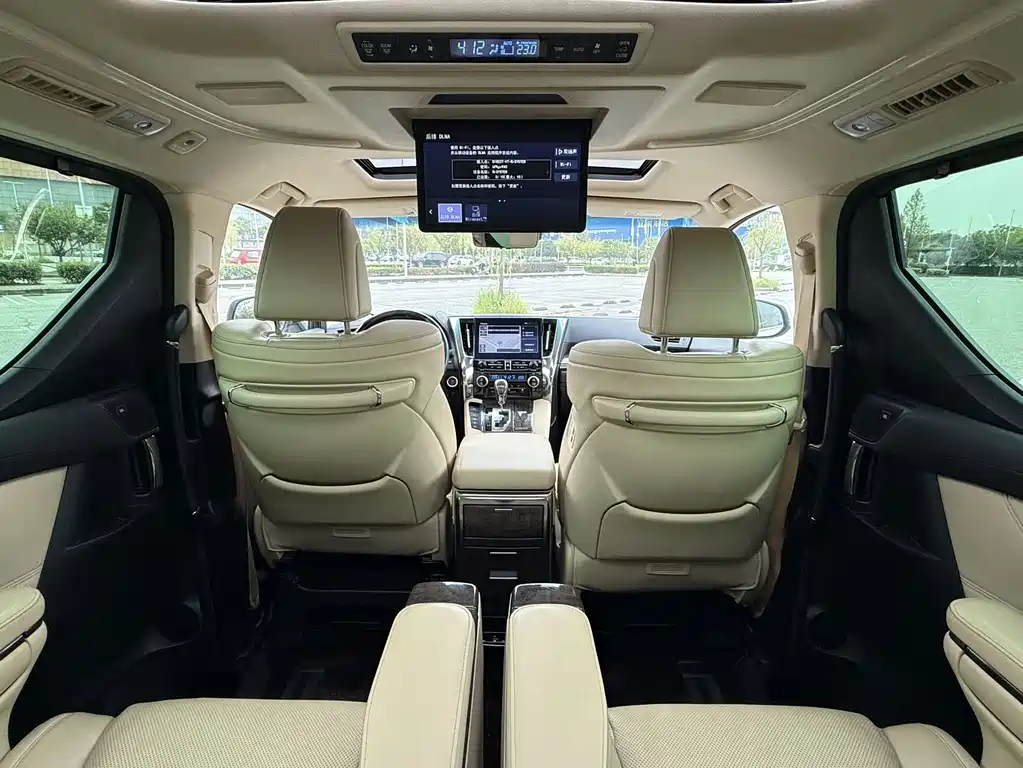 Toyota Alphard — миниатюра 14