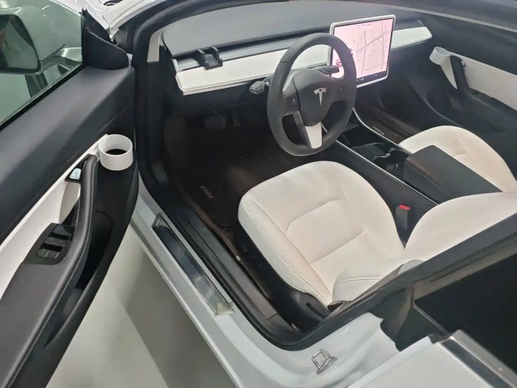 Tesla Model 3 — миниатюра 16