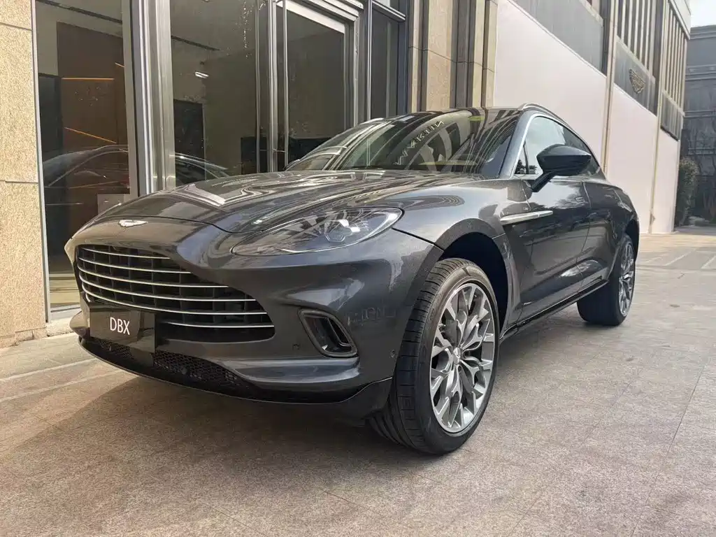 ASTON MARTIN DBX