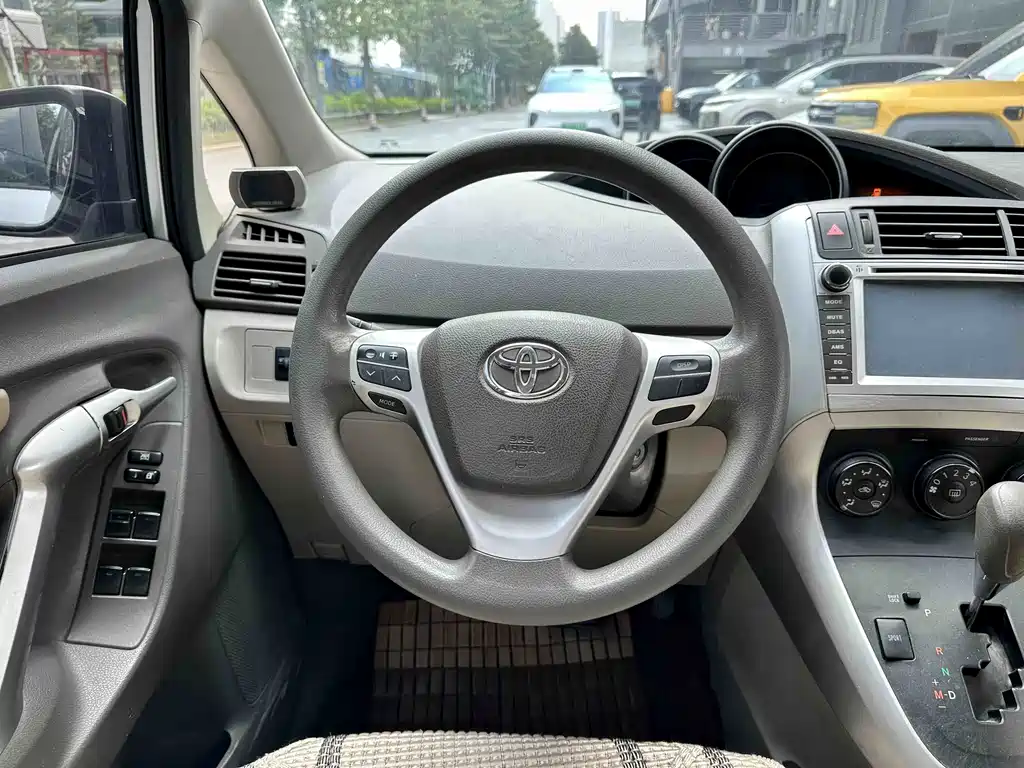 Toyota Verso — миниатюра 8