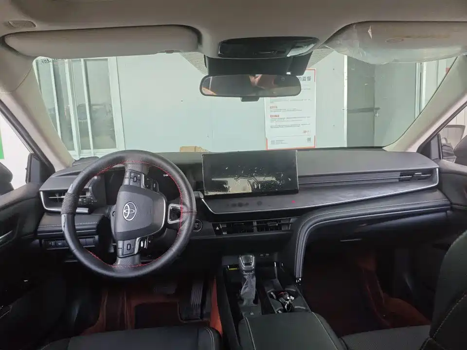 Toyota Camry — миниатюра 3