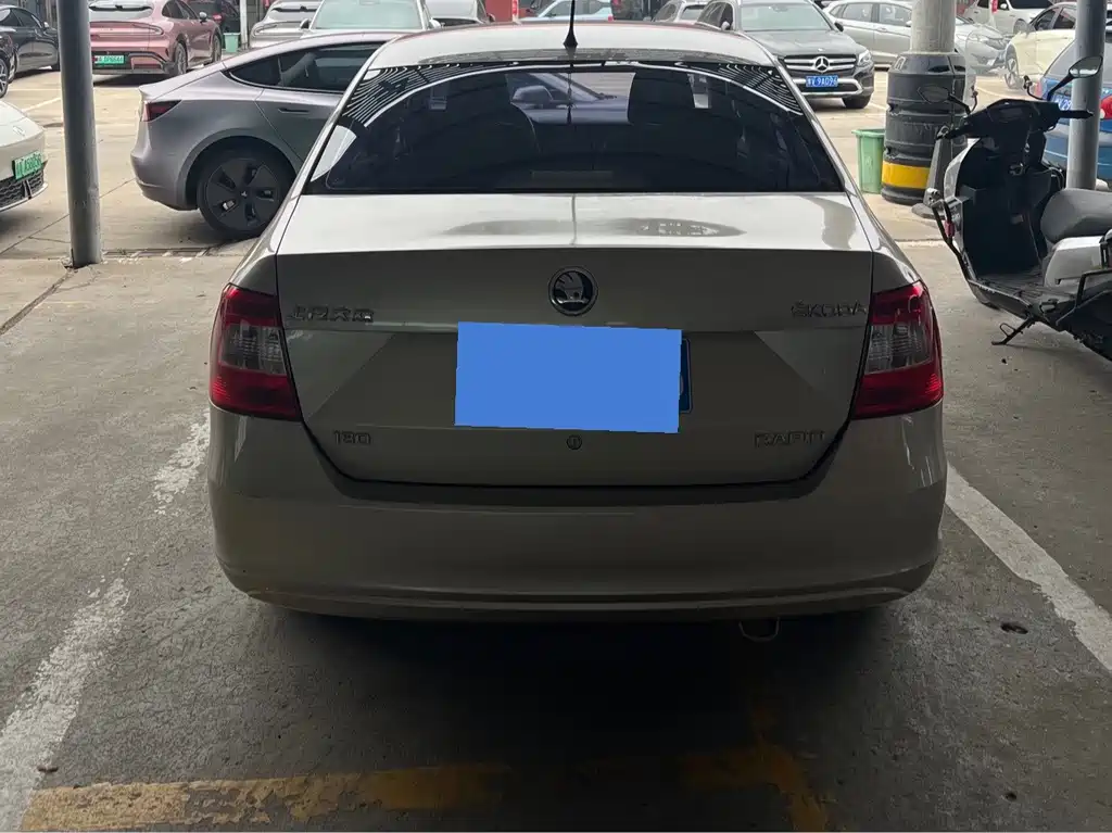 Skoda Rapid — миниатюра 4