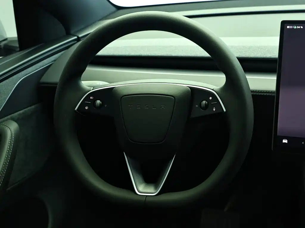 Tesla Model Y L — миниатюра 15