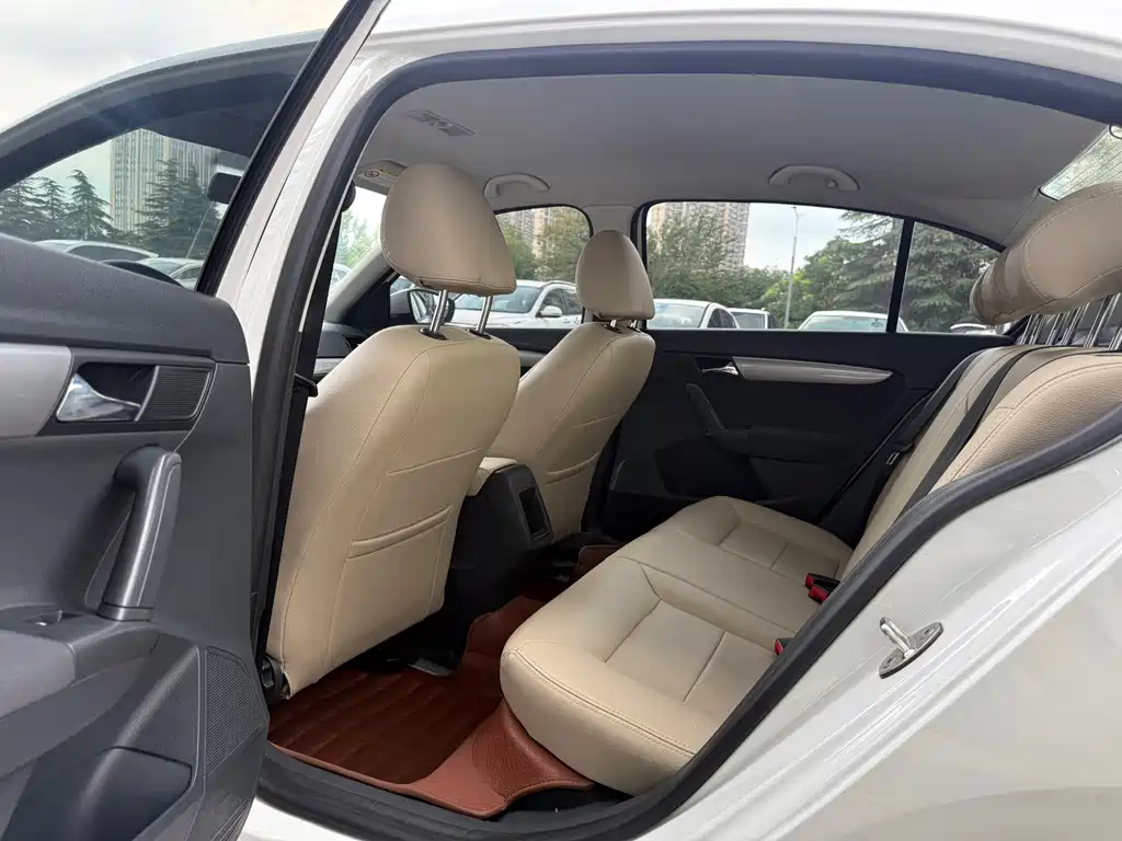 Volkswagen Lavida — миниатюра 5