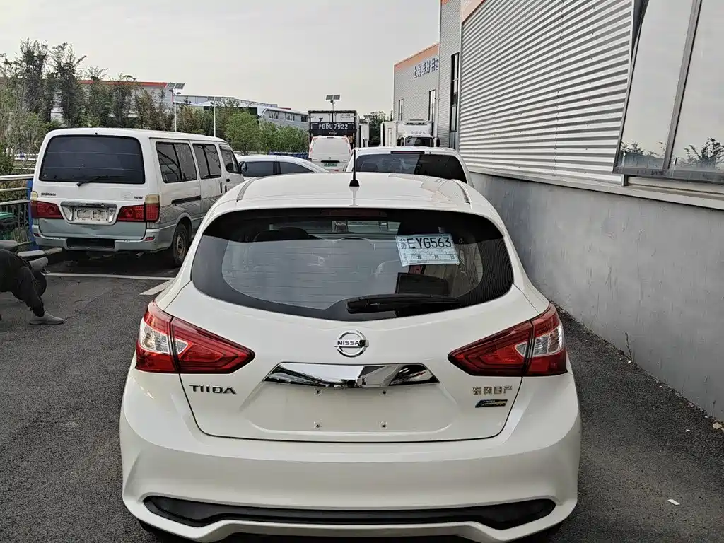 Nissan Tiida — миниатюра 4