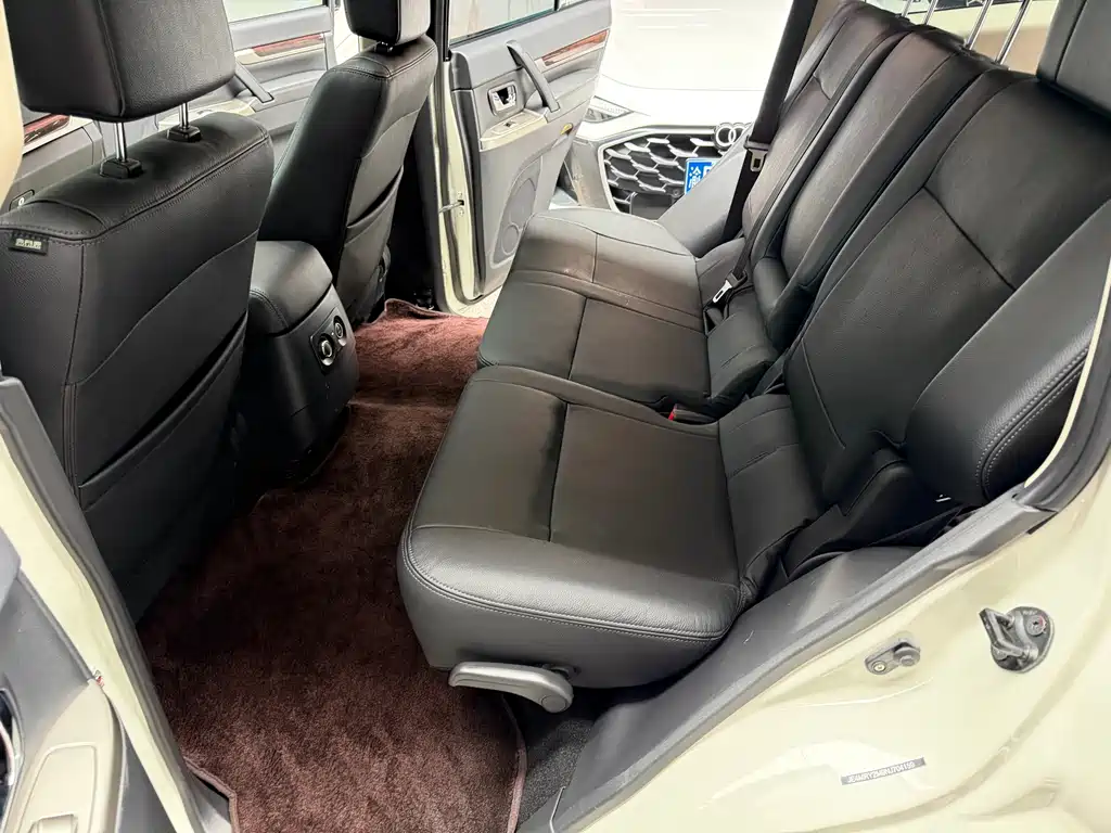 Mitsubishi Pajero (Import) — миниатюра 16
