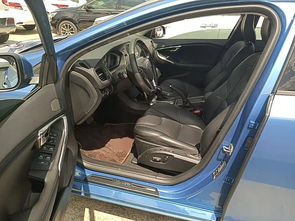 Volvo V40 — миниатюра 16