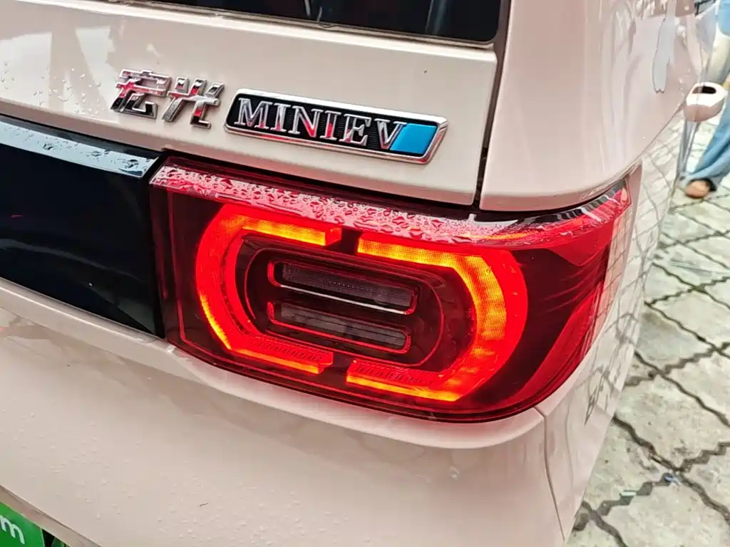 Wuling MINIEV — миниатюра 8