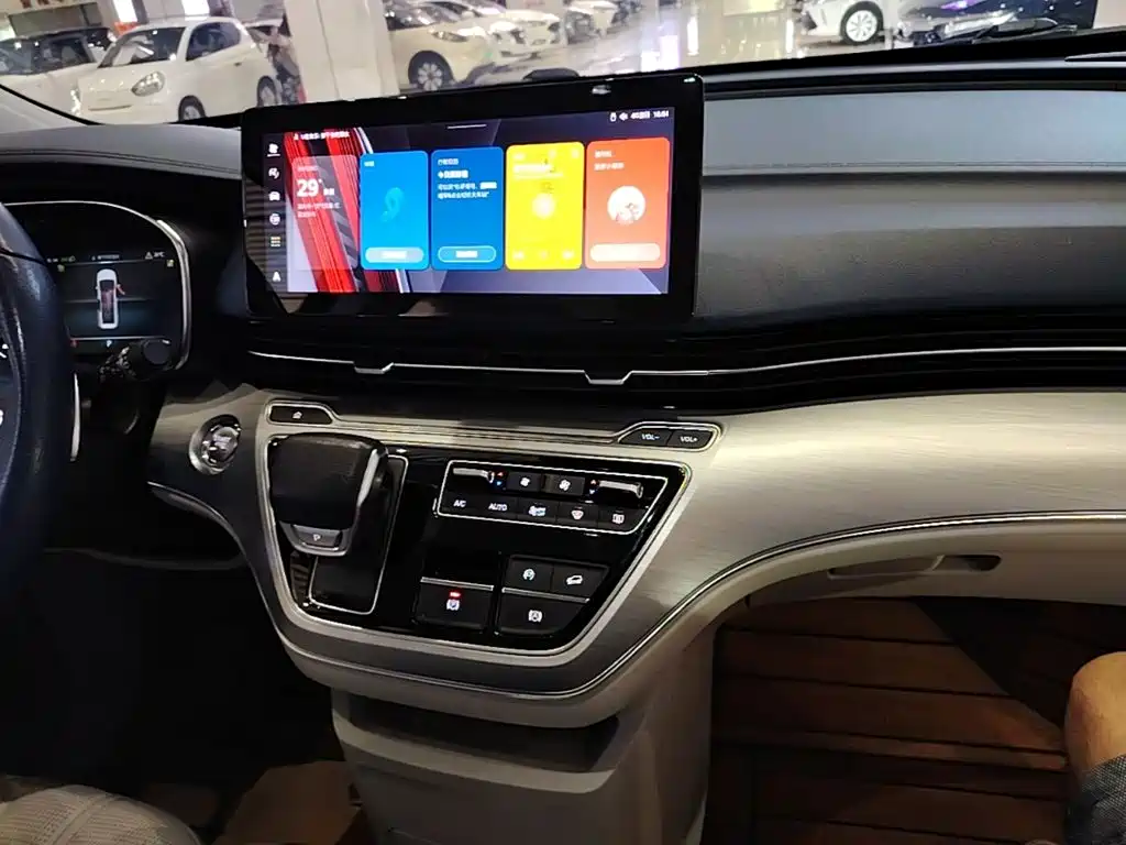 Roewe iMAX8 — миниатюра 10