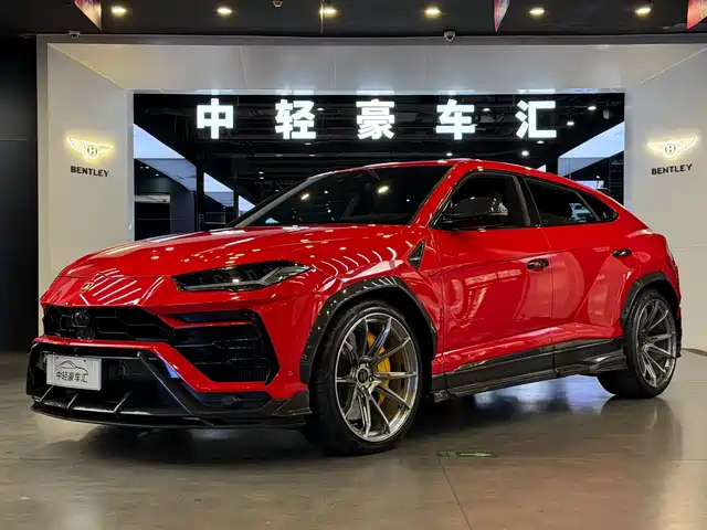 LAMBORGHINI URUS 2019