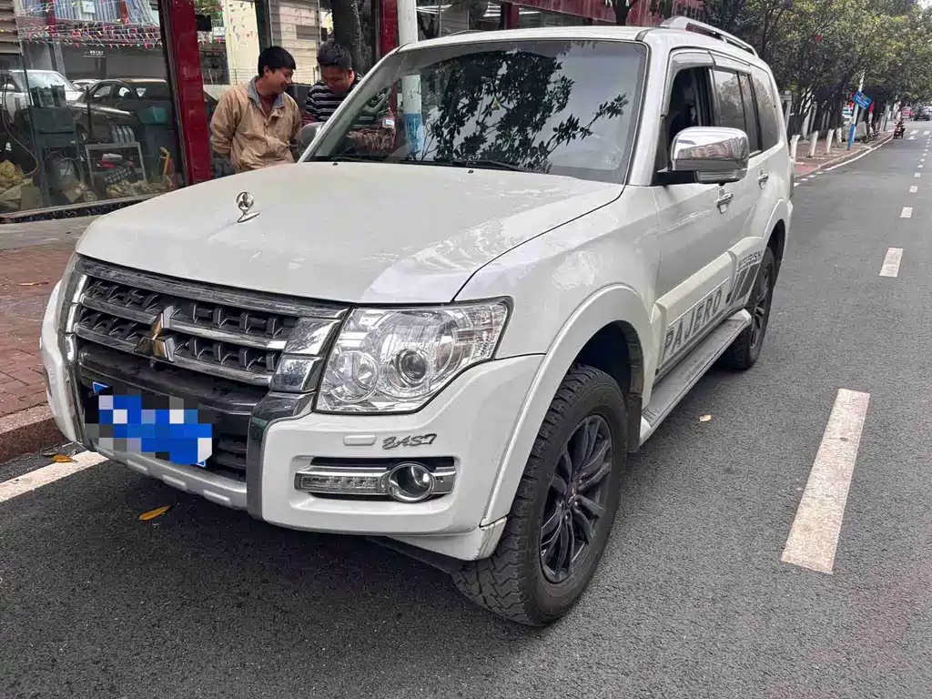 Mitsubishi Pajero (Import) 2019