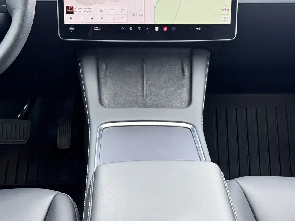 Tesla Model Y — миниатюра 13