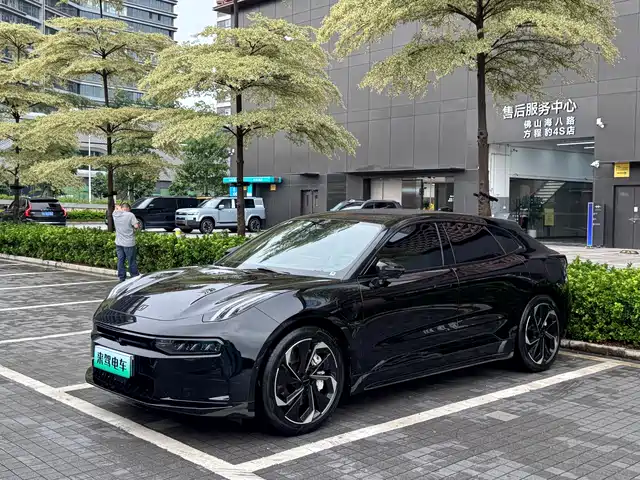 Zeekr 001 2023
