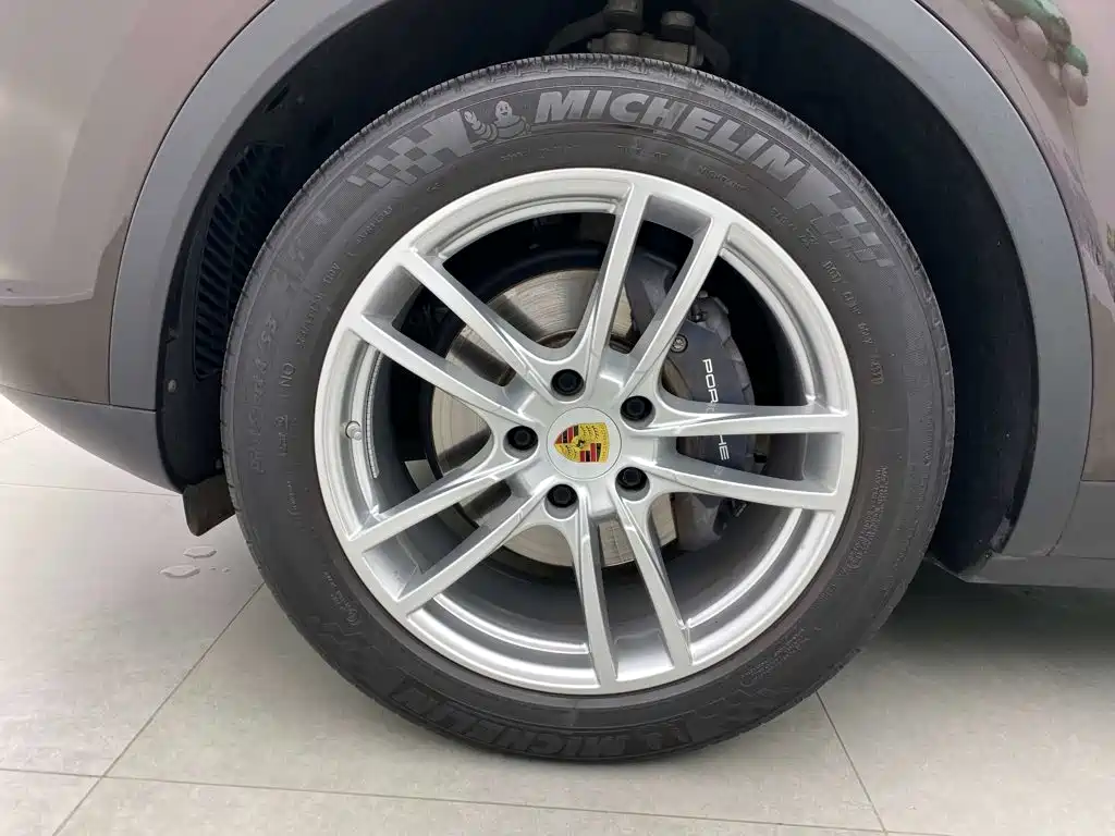 Porsche Cayenne — миниатюра 3