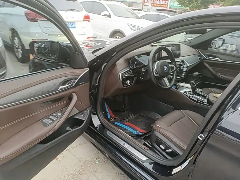 BMW 5 Series New Energy — миниатюра 16