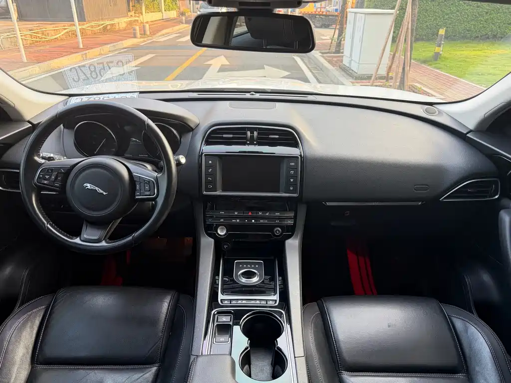 Jaguar F-PACE — миниатюра 5