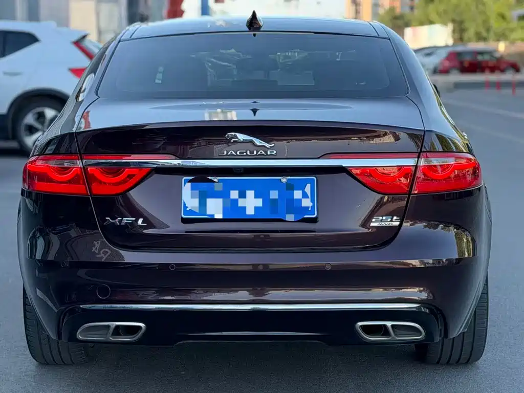 Jaguar XFL — миниатюра 3