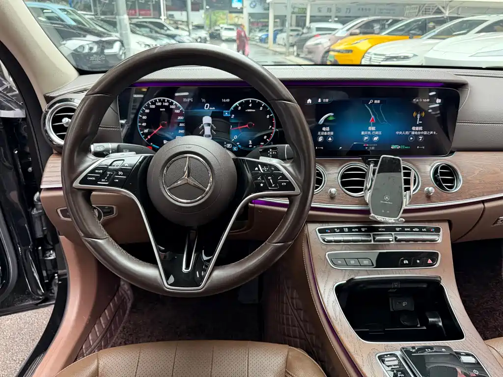 Mercedes-Benz E-Class — миниатюра 17