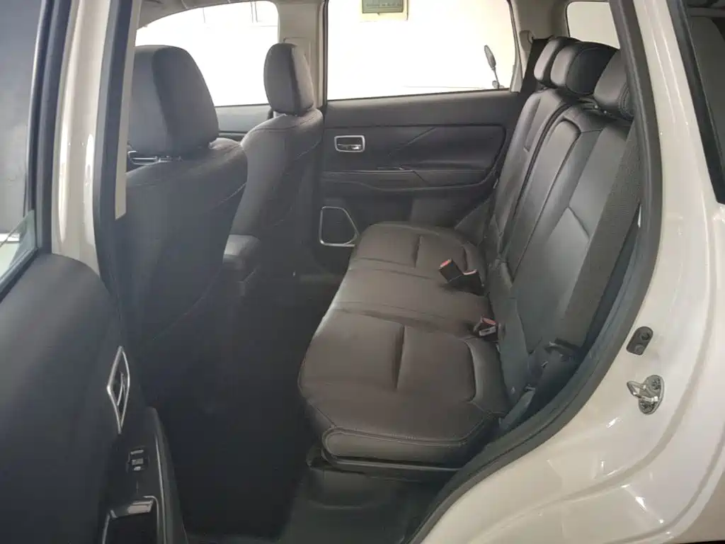 Mitsubishi Outlander — миниатюра 17