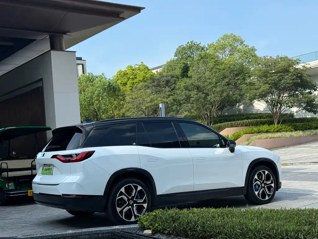 NIO ES8 2020 580KM мест