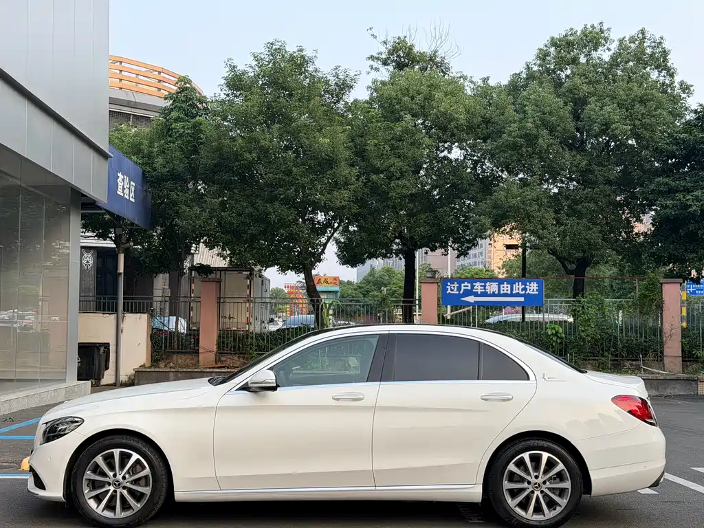 Mercedes-Benz C-Class — миниатюра 8