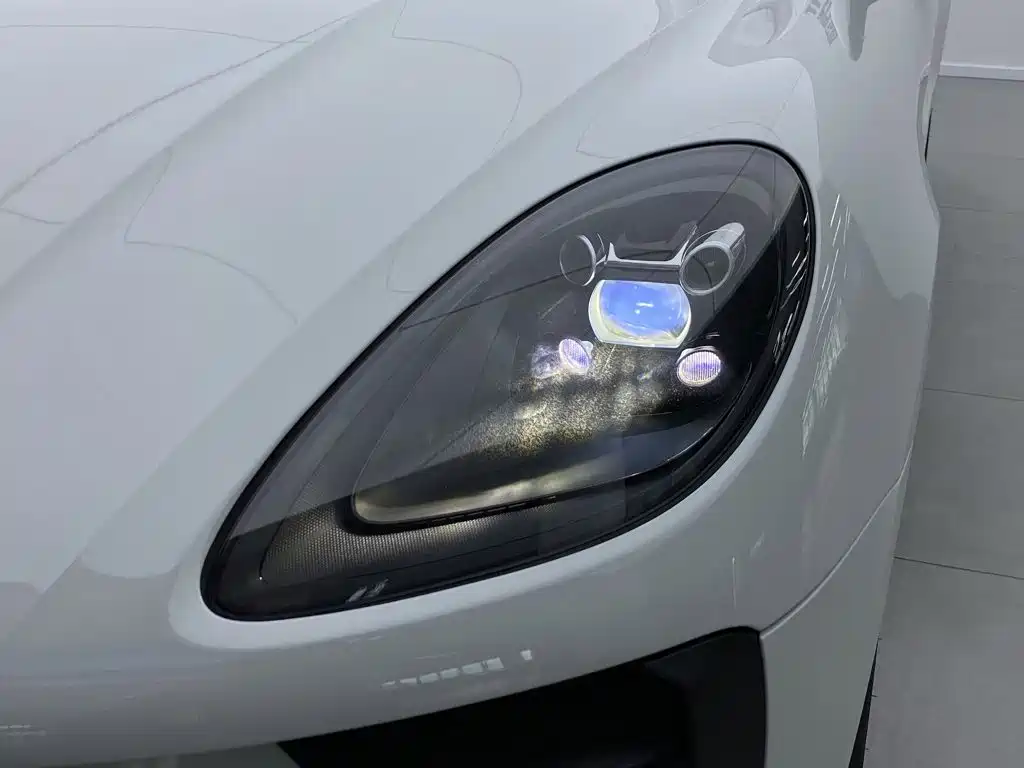 Porsche Macan — миниатюра 5