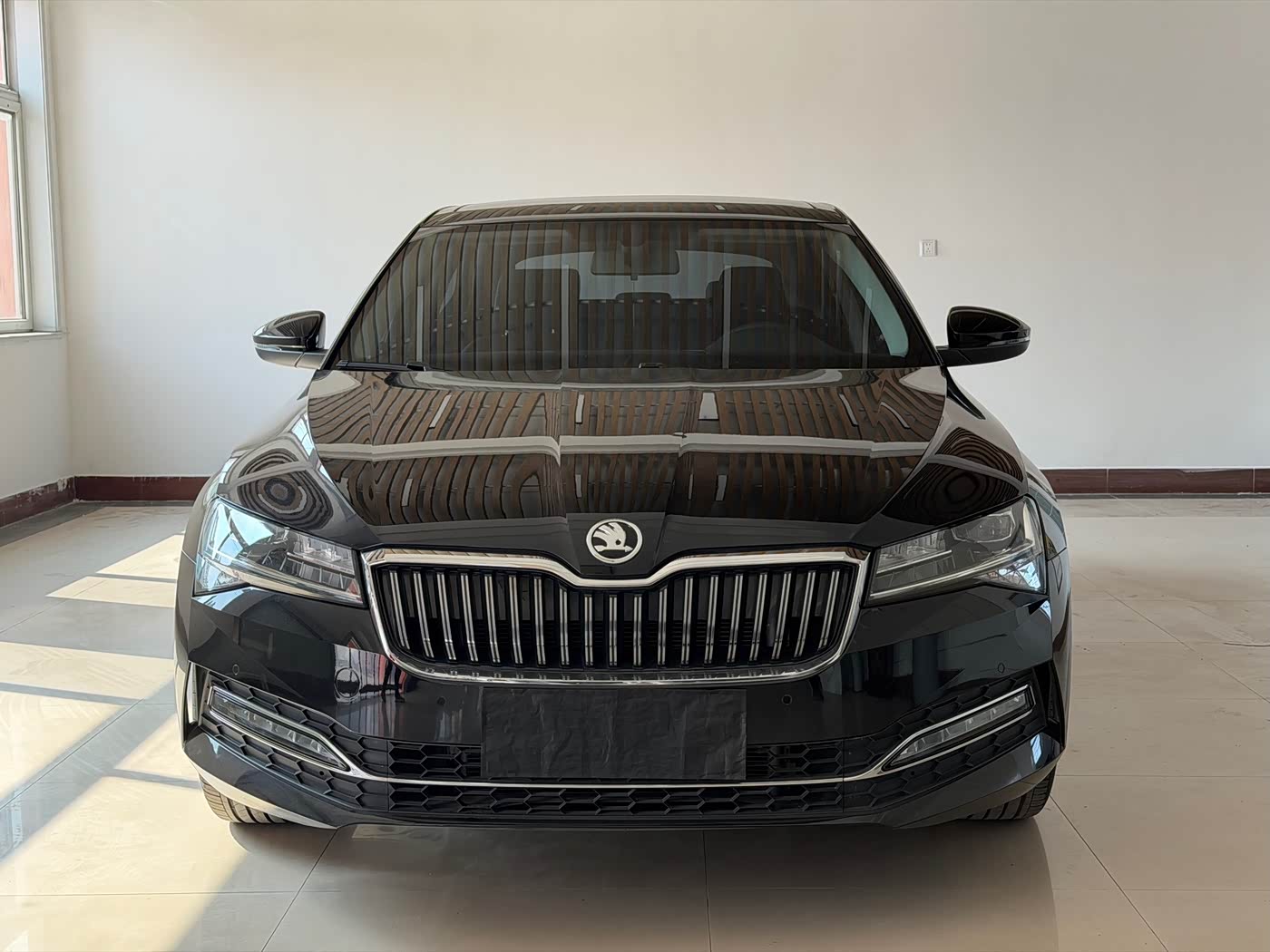 Skoda Superb 1.4 л 2024 г. Чёрный, пробег 19400 км